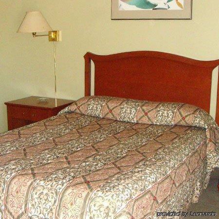 Faulds Motel Сарнія Номер фото