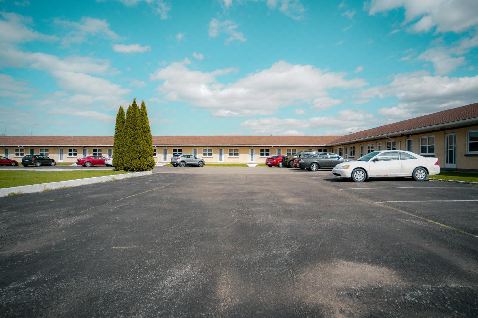 Faulds Motel Сарнія Екстер'єр фото